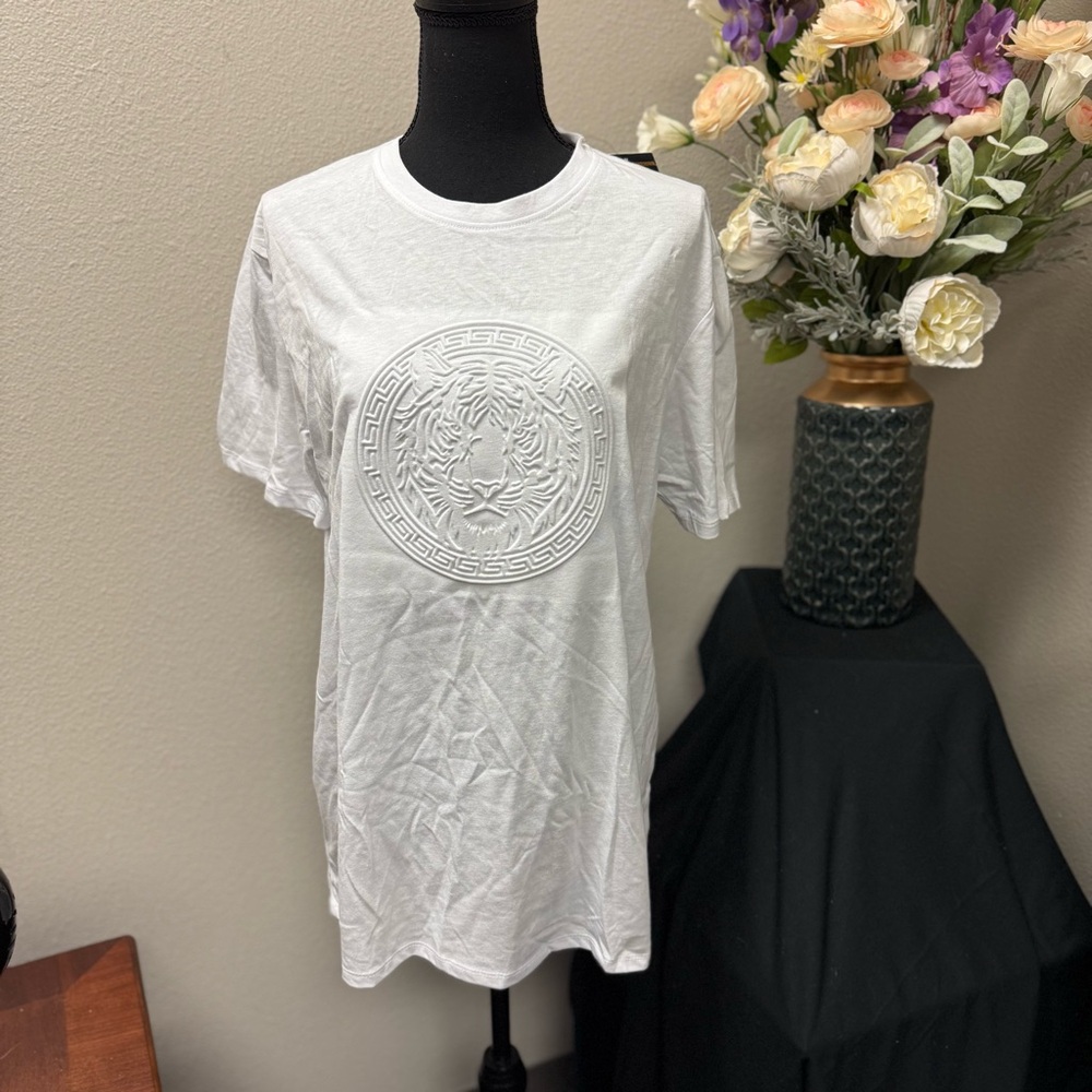 NWT CASA MODA White Embossed Tiger Graphic Tee | Size L | Streetwear Bold Style